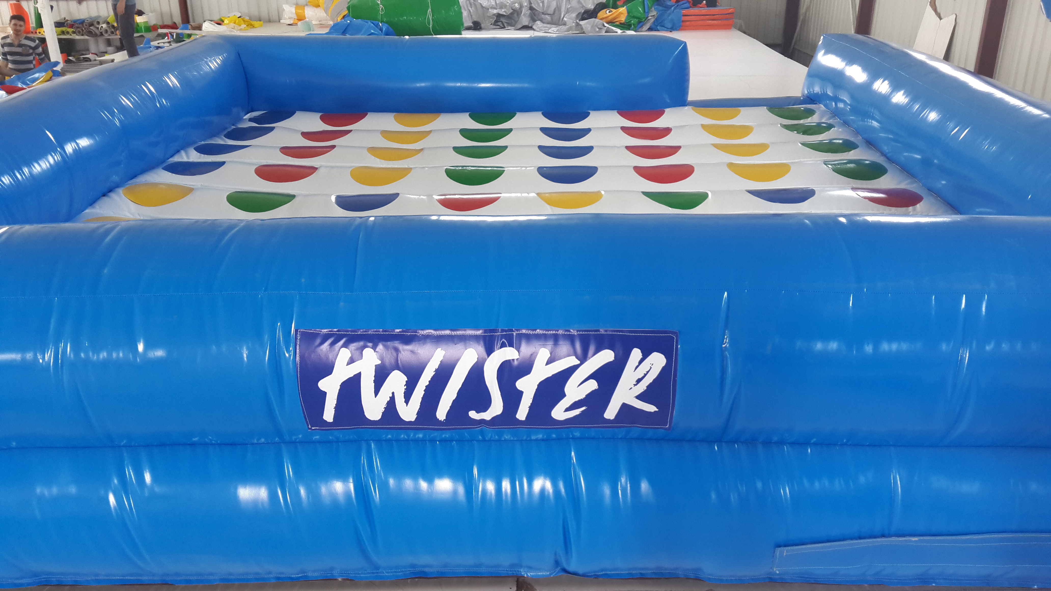 Şişme Twister: Eğlenceli ve Güvenli Oyun Parkları İçin Harika Bir Seçenek