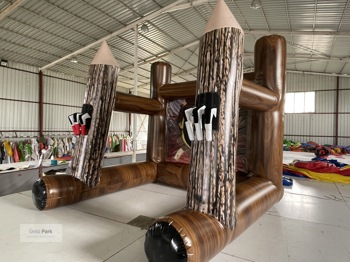 Şişme Balta Atma Oyunu