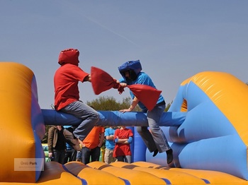 Şişme Yastık Savaşı