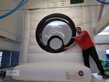 Şişme Dev Çamaşır Makinesi